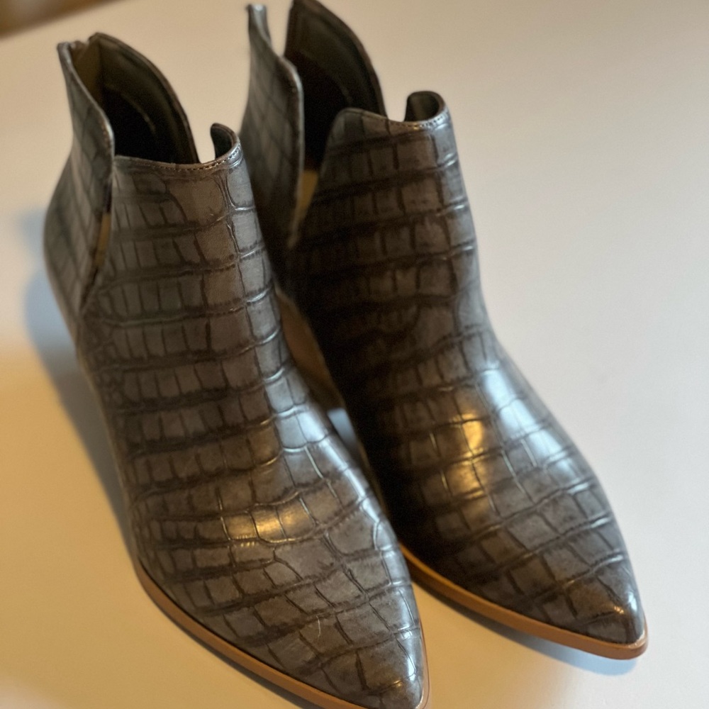 Grey ankle bootie